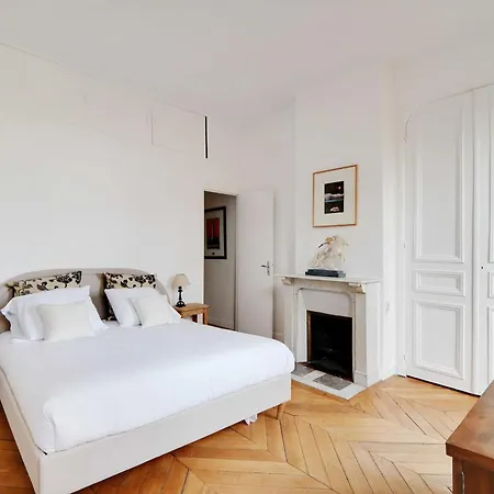 Luxury 4br-8p-eiffel Tower Apartament Paryż