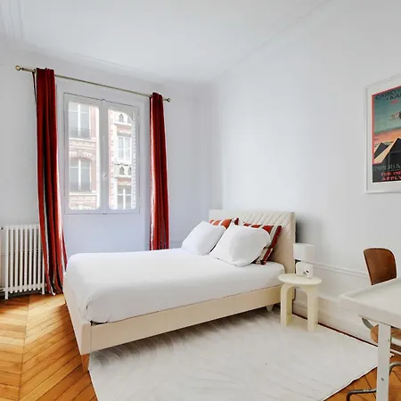 Luxury 4br-8p-eiffel Tower Apartament Paryż